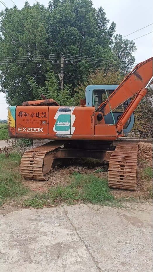 Imported old excavators from various brands