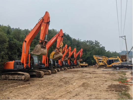 Imported excavators from Japan and South Korea
