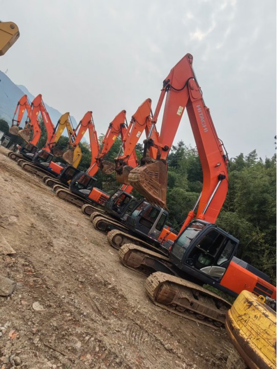 Imported excavators from Japan and South Korea